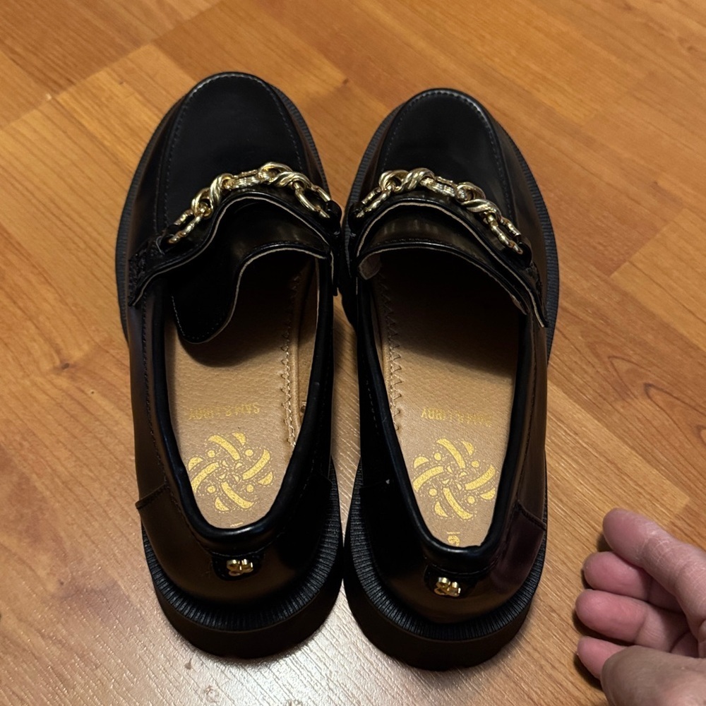 Sam & Libby Leather Loafers with Gold Chain New Size 6 - Picture 4 of 6